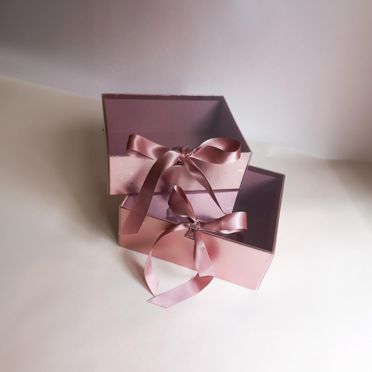 Elegant Clear Lid Gift Box with Ribbon for Special Occasions - Set of 2